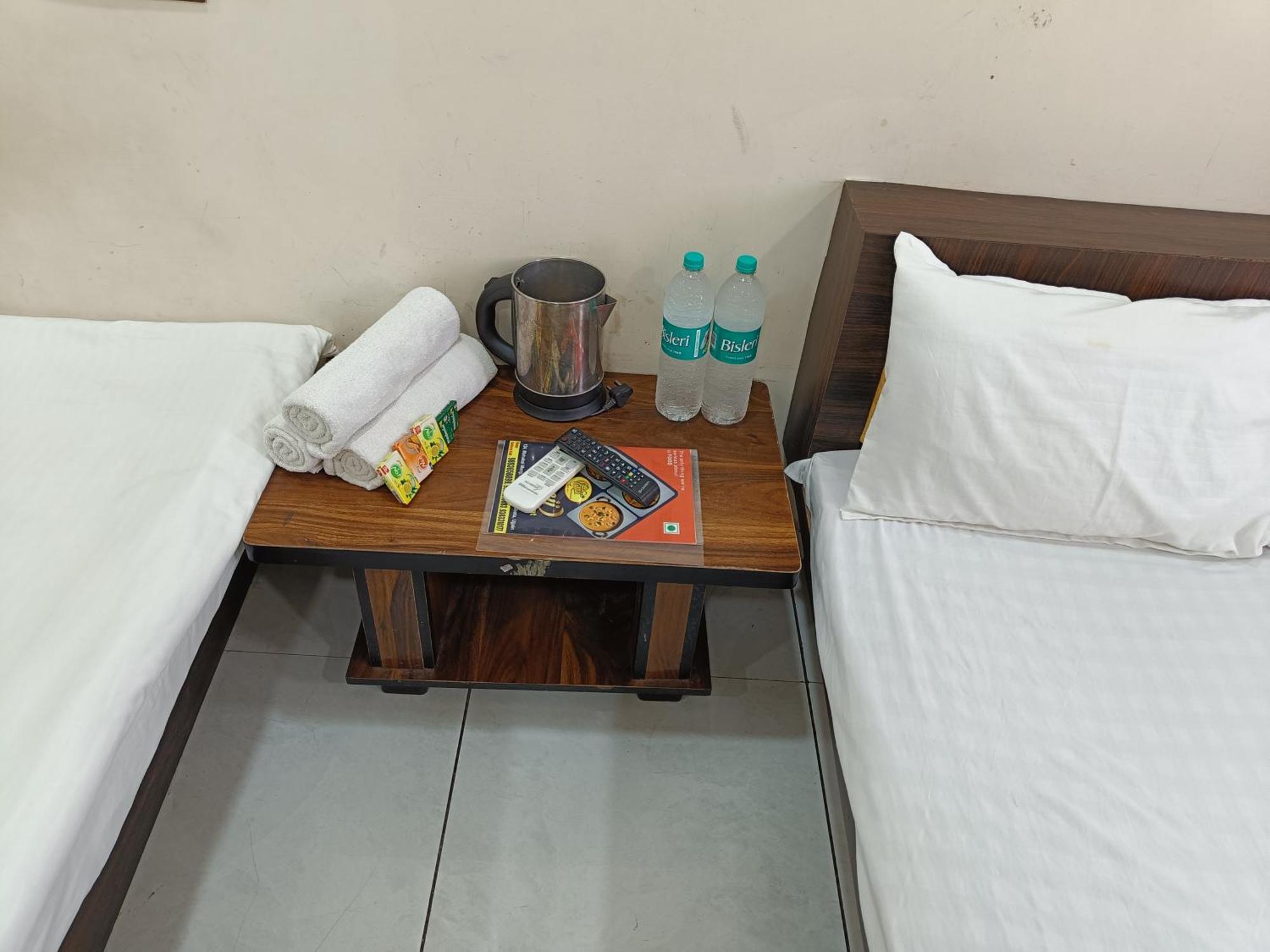 Hotel S Tower Ujjain Esterno foto