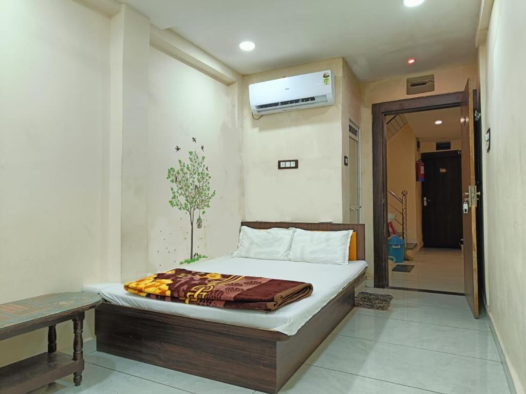 Hotel S Tower Ujjain Esterno foto
