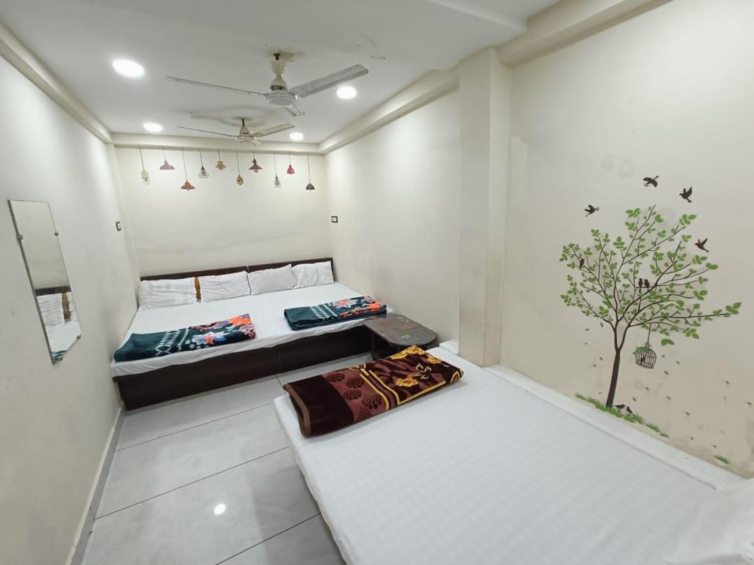 Hotel S Tower Ujjain Esterno foto