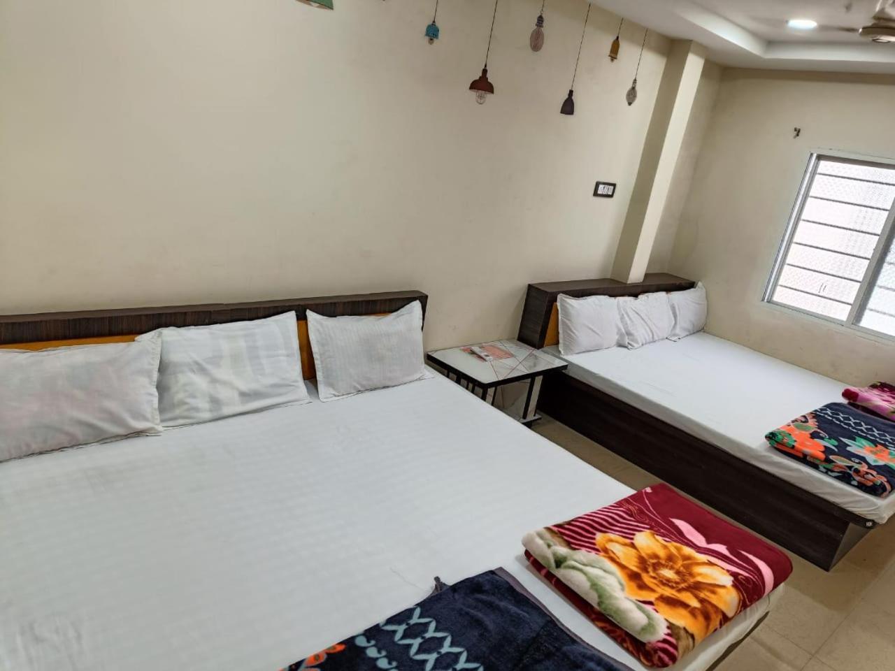 Hotel S Tower Ujjain Esterno foto
