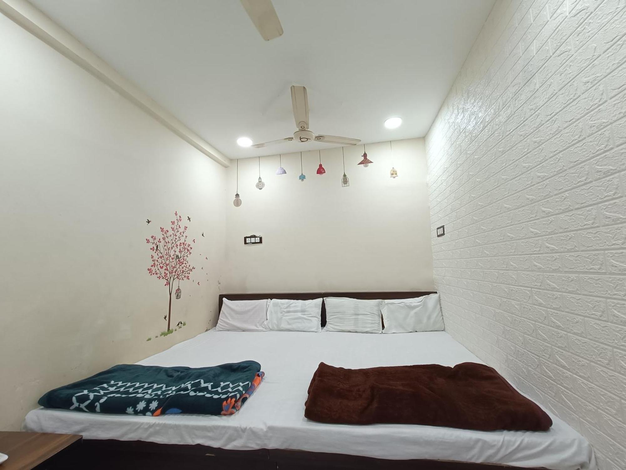Hotel S Tower Ujjain Esterno foto