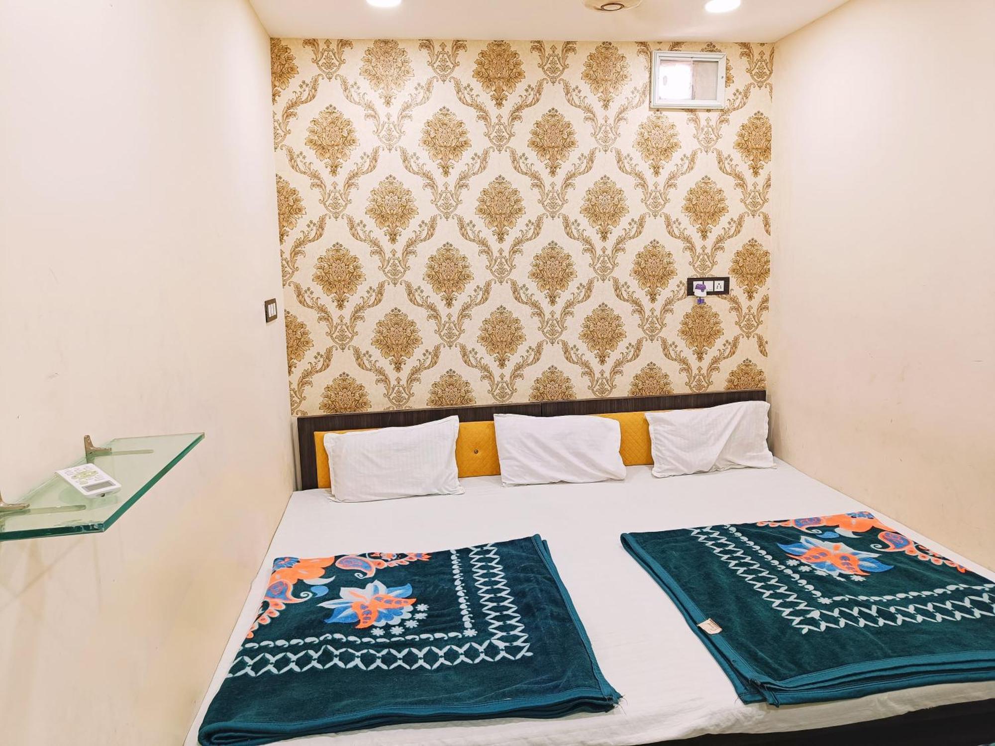 Hotel S Tower Ujjain Esterno foto