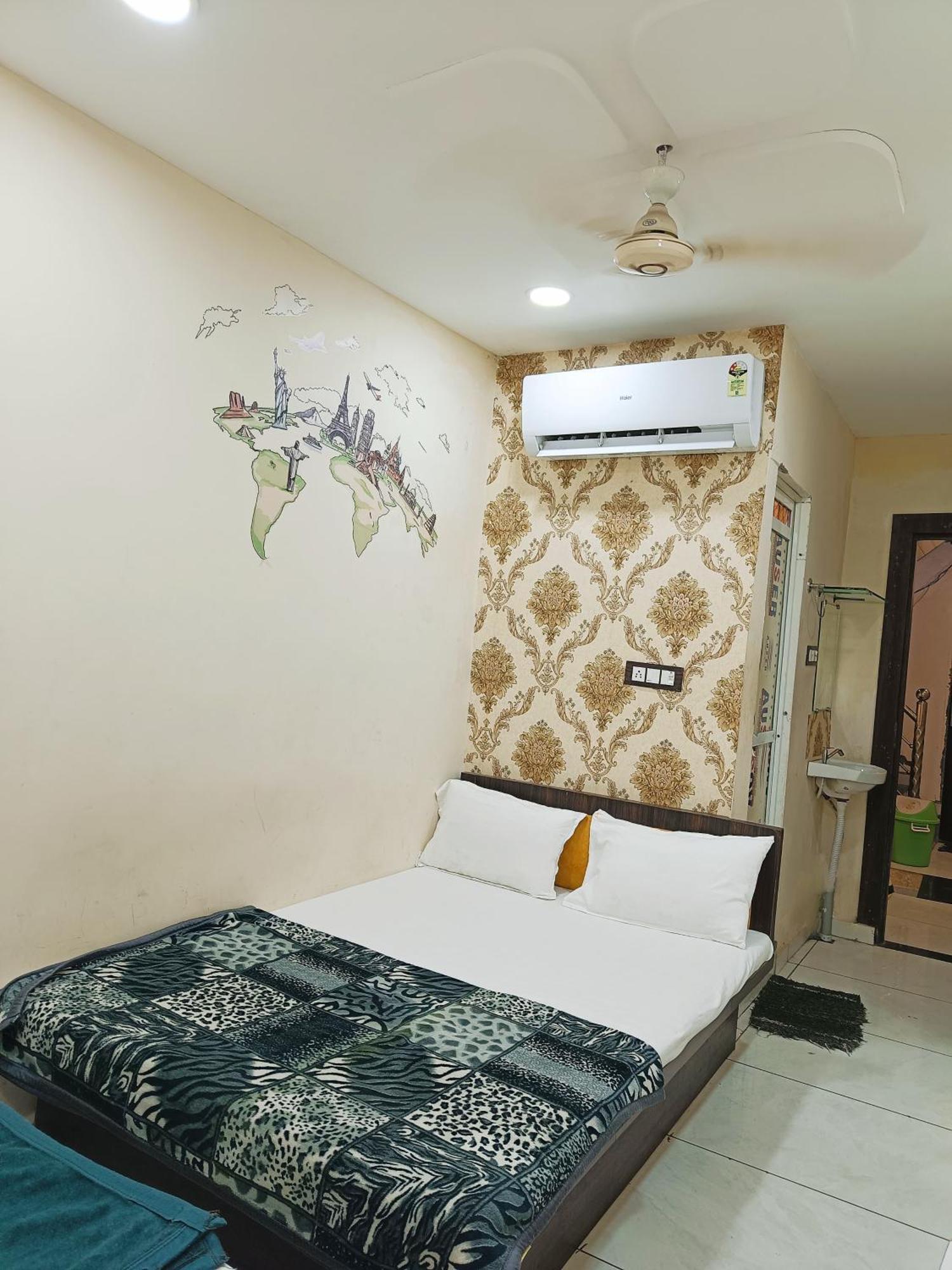 Hotel S Tower Ujjain Esterno foto