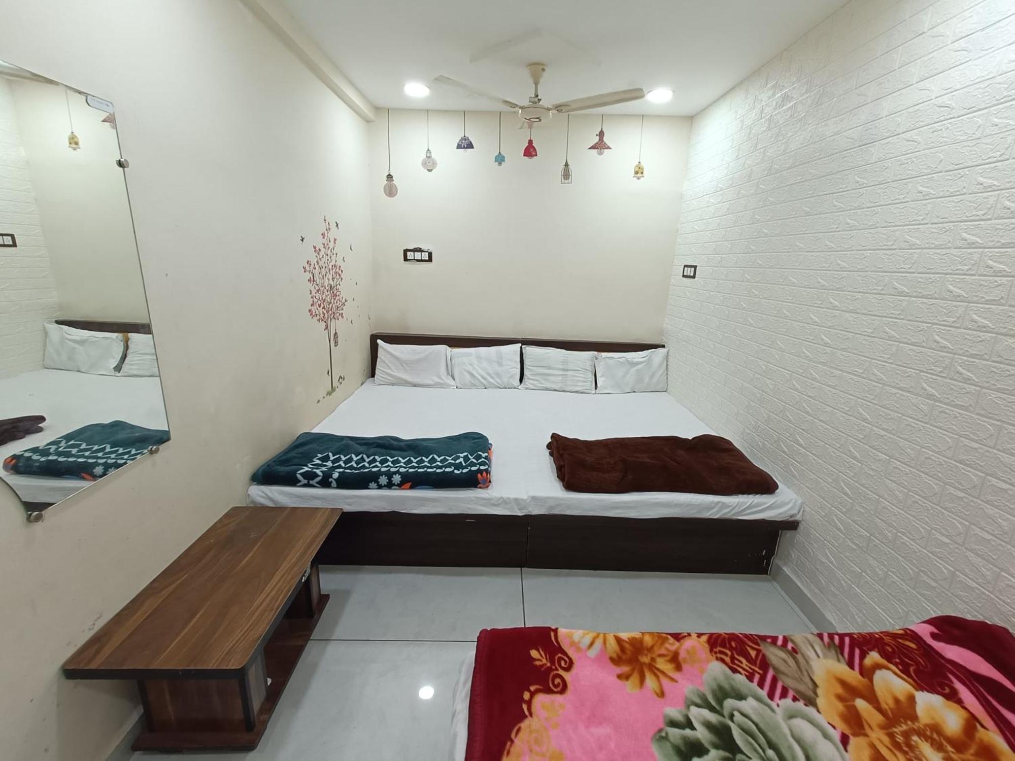 Hotel S Tower Ujjain Esterno foto